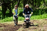 広ーい畑で除草ロースター体験も