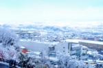 ＜七里岩の先端、平和観音下から＞　ツアー日に雪が降るかは分かりませんが、雪の韮崎も素敵ですよ♡