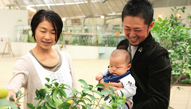 鎌倉市 松崎一裕さん(37歳) 智美さん(35歳) 大樹君(4ヶ月)ご一家